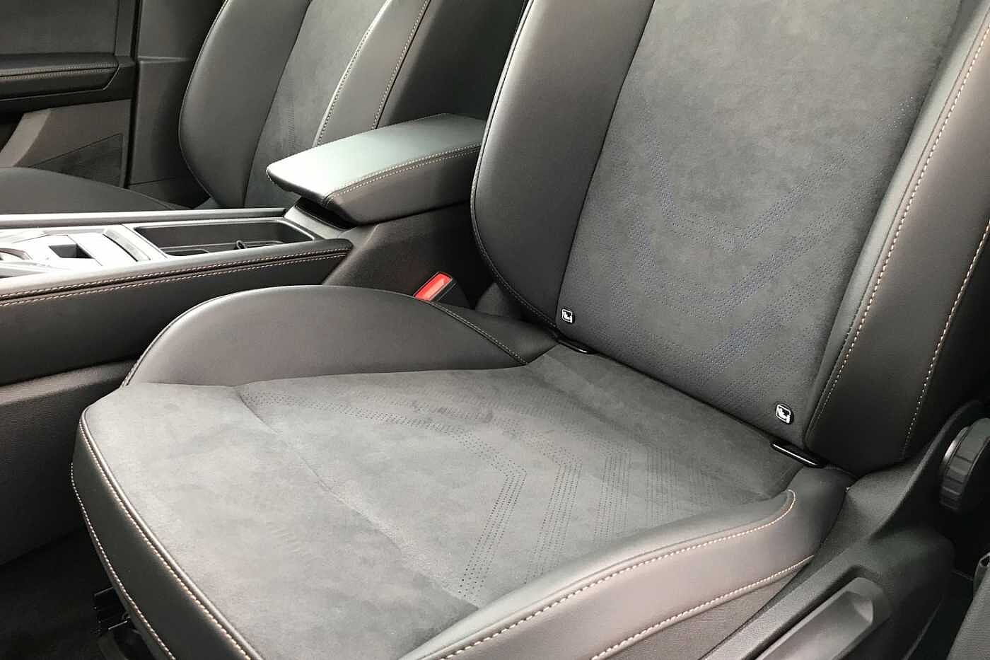 Cupra Leon Hatchback Special Editions VZ First Edition 1.5 e-HYBRID DSG-auto 272 6-speed automatic