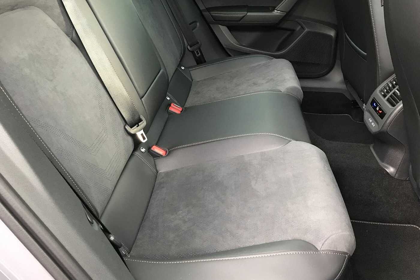 Cupra Leon Hatchback Special Editions VZ First Edition 1.5 e-HYBRID DSG-auto 272 6-speed automatic