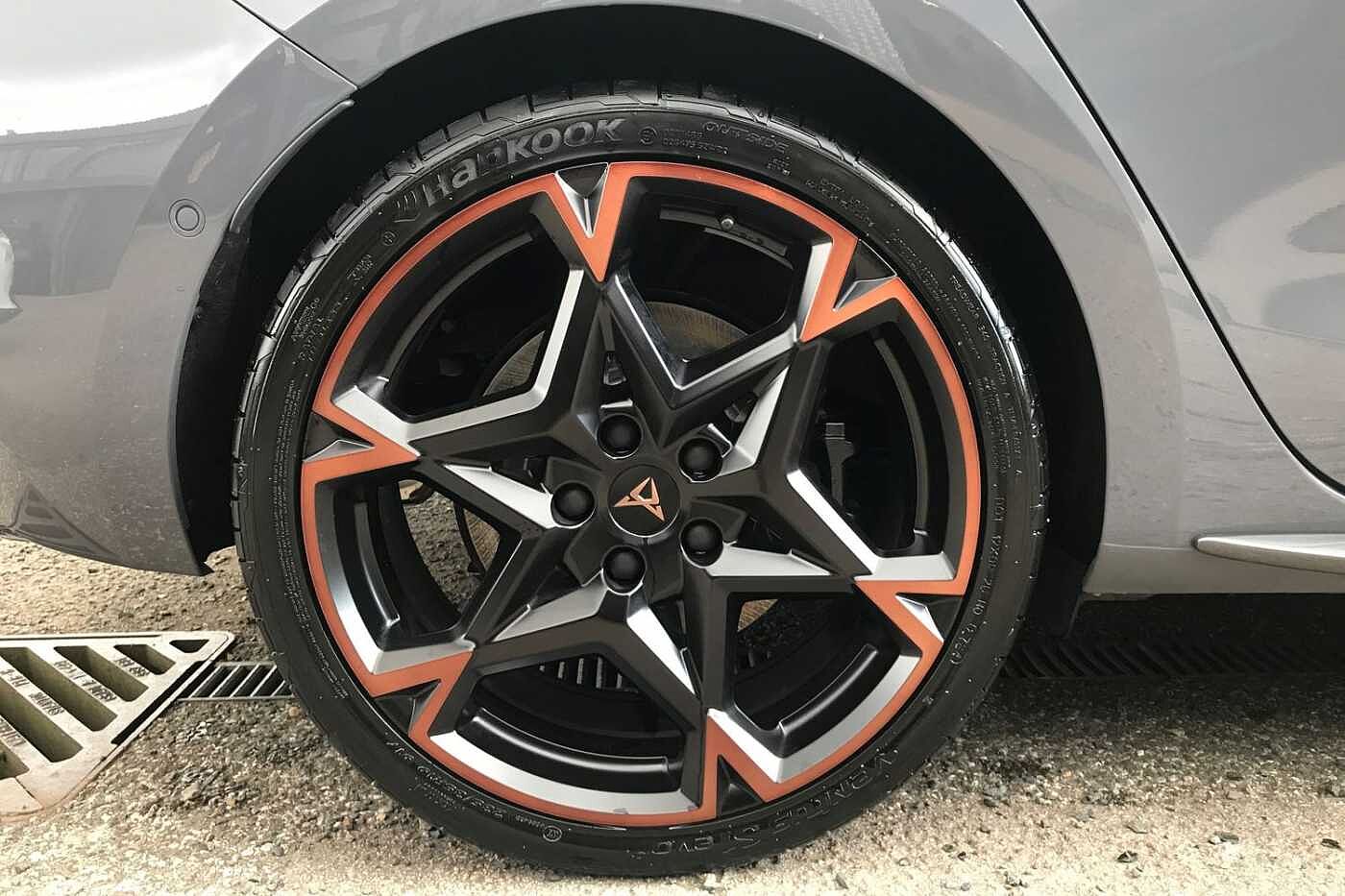Cupra Leon Hatchback Special Editions VZ First Edition 1.5 e-HYBRID DSG-auto 272 6-speed automatic