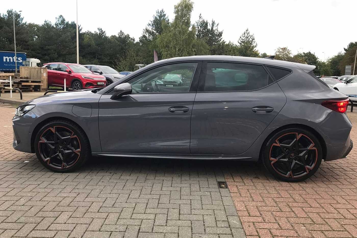 Cupra Leon Hatchback Special Editions VZ First Edition 1.5 e-HYBRID DSG-auto 272 6-speed automatic
