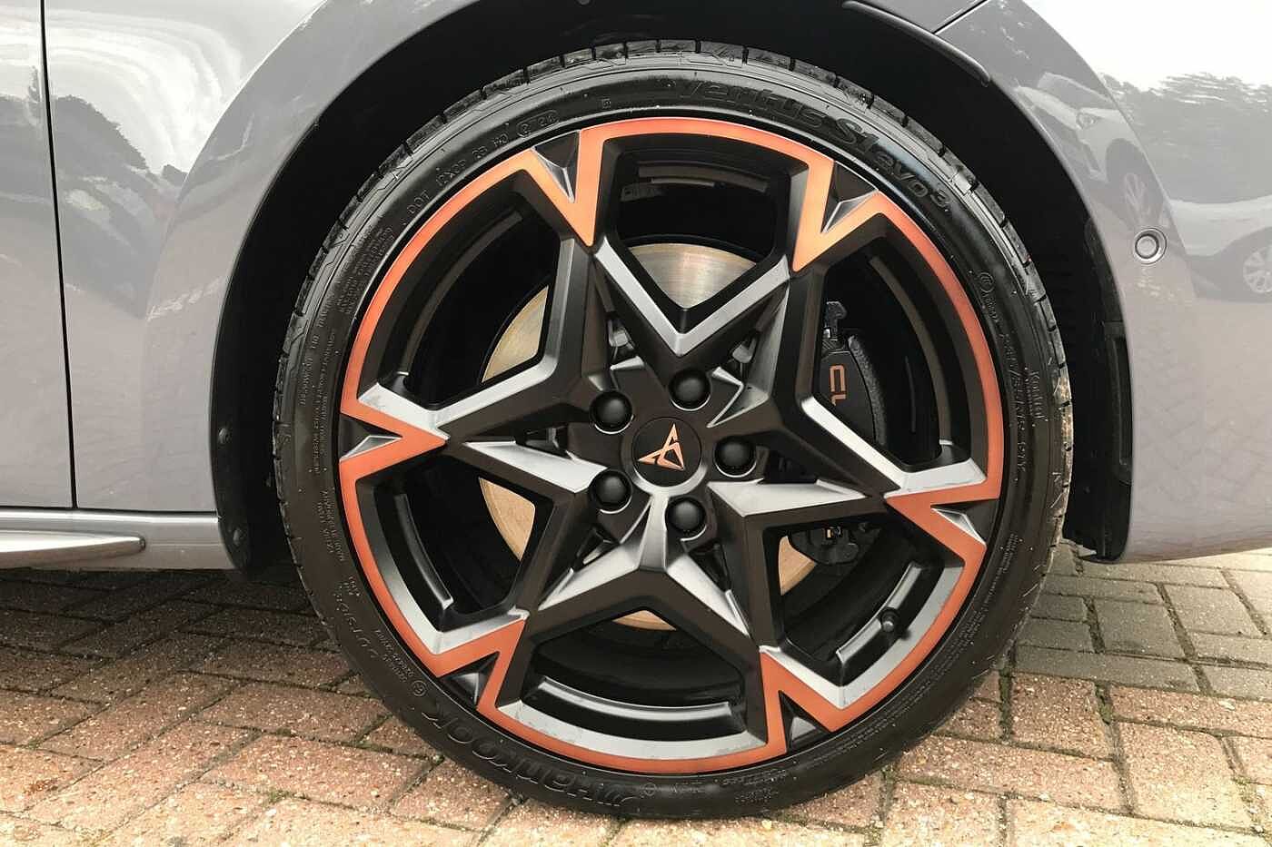Cupra Leon Hatchback Special Editions VZ First Edition 1.5 e-HYBRID DSG-auto 272 6-speed automatic