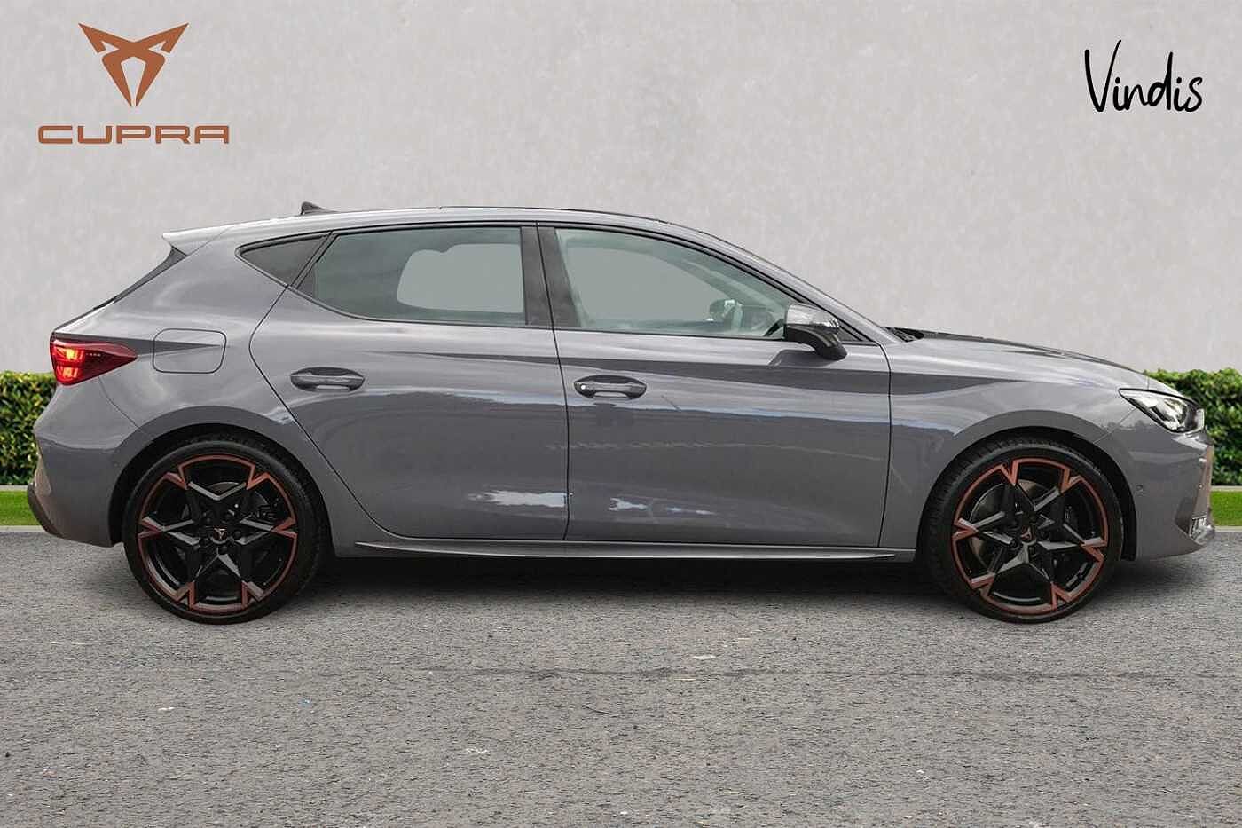 Cupra Leon Hatchback Special Editions VZ First Edition 1.5 e-HYBRID DSG-auto 272 6-speed automatic