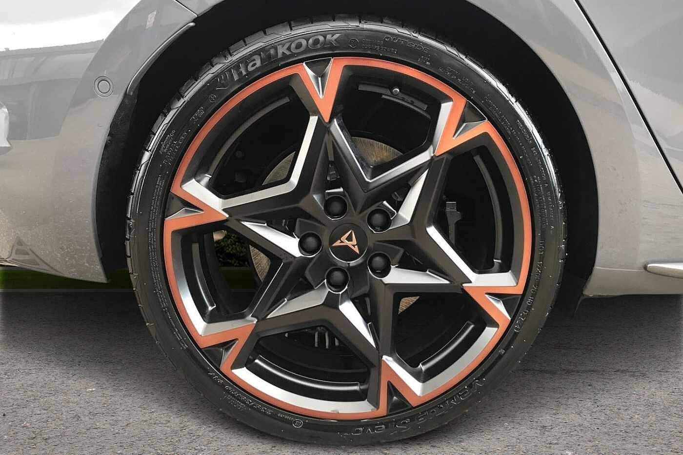 Cupra Leon Hatchback Special Editions VZ First Edition 1.5 e-HYBRID DSG-auto 272 6-speed automatic