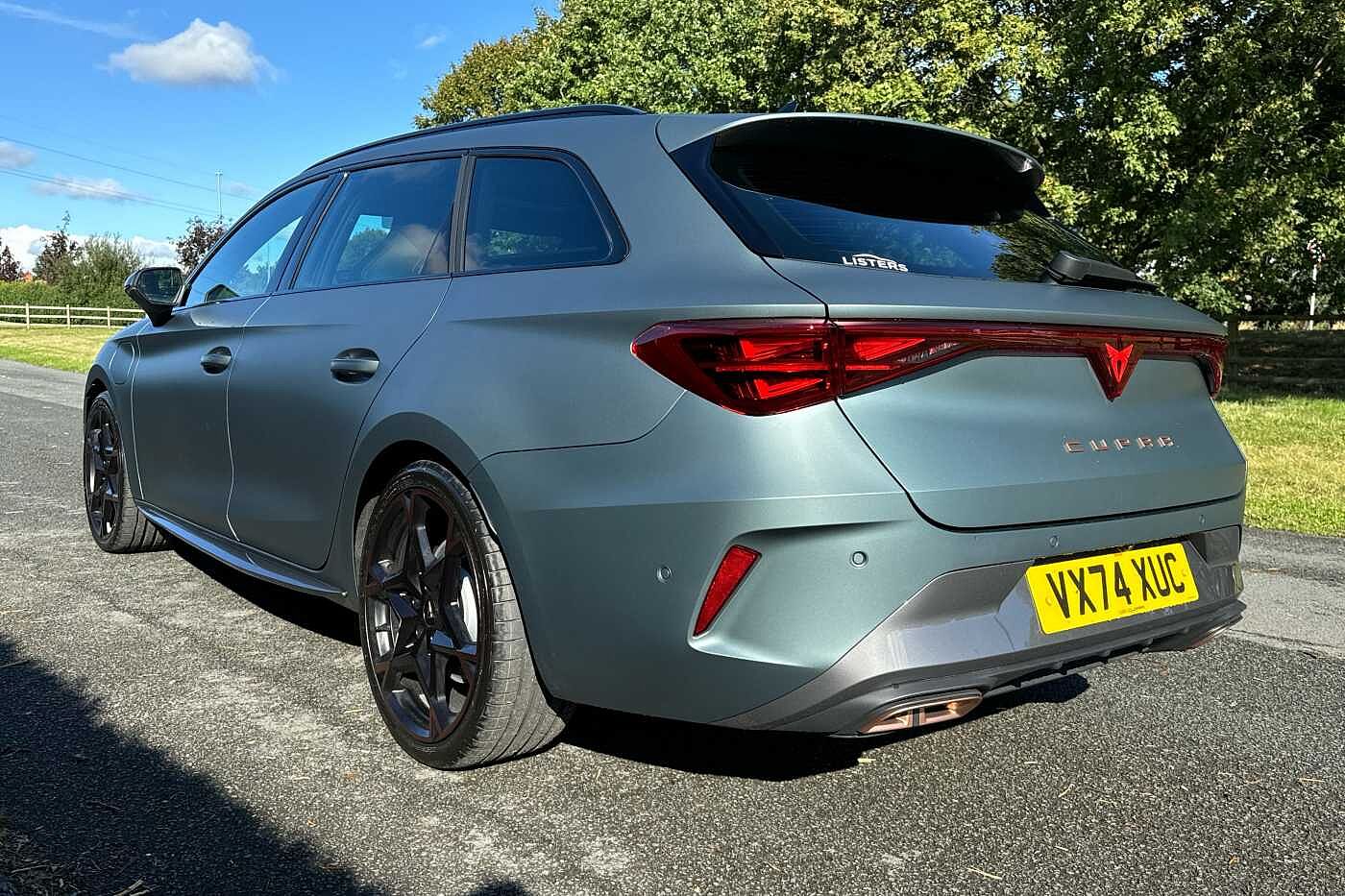 Cupra Leon Estate VZ First Edition 1.5 e-HYBRID DSG-auto 272 6-speed automatic *Matte Paint*
