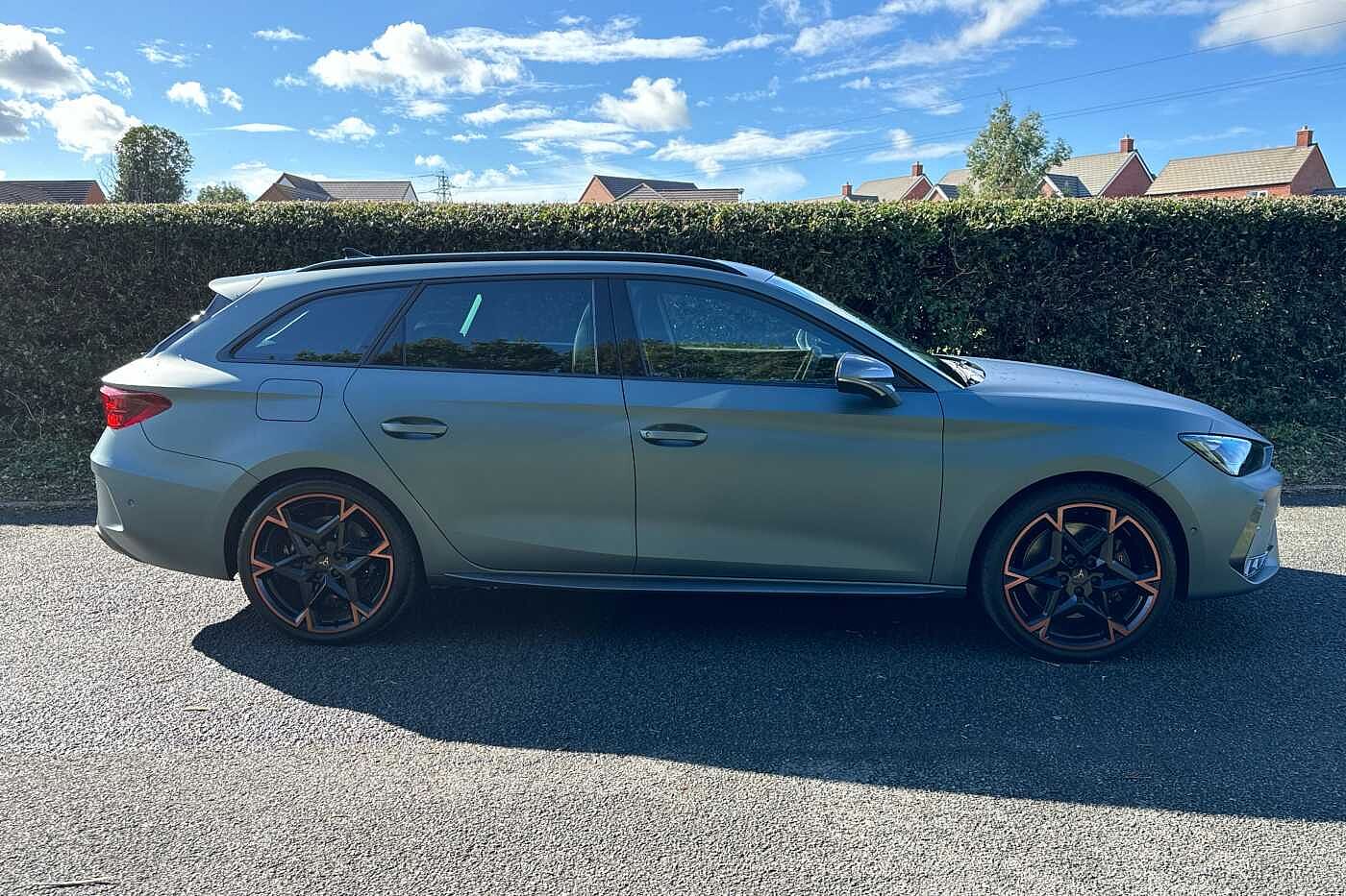 Cupra Leon Estate VZ First Edition 1.5 e-HYBRID DSG-auto 272 6-speed automatic *Matte Paint*