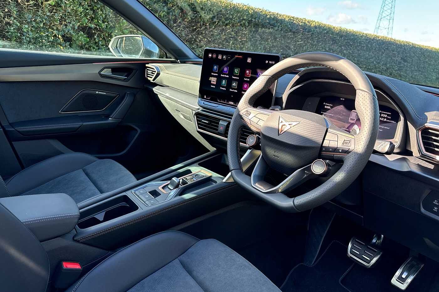 Cupra Leon Estate VZ First Edition 1.5 e-HYBRID DSG-auto 272 6-speed automatic *Matte Paint*