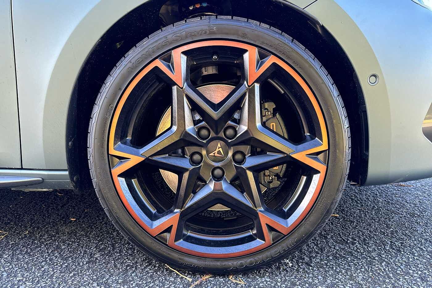 Cupra Leon Estate VZ First Edition 1.5 e-HYBRID DSG-auto 272 6-speed automatic *Matte Paint*