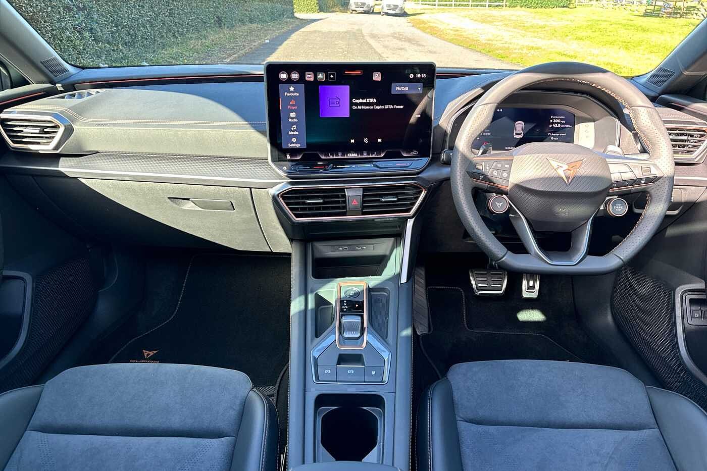 Cupra Leon Estate VZ First Edition 1.5 e-HYBRID DSG-auto 272 6-speed automatic *Matte Paint*