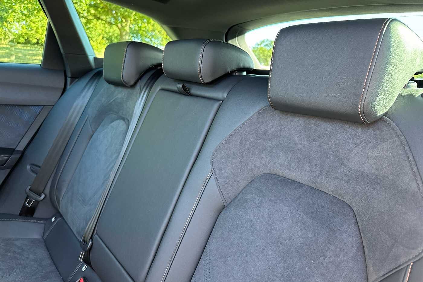 Cupra Leon Estate VZ First Edition 1.5 e-HYBRID DSG-auto 272 6-speed automatic *Matte Paint*