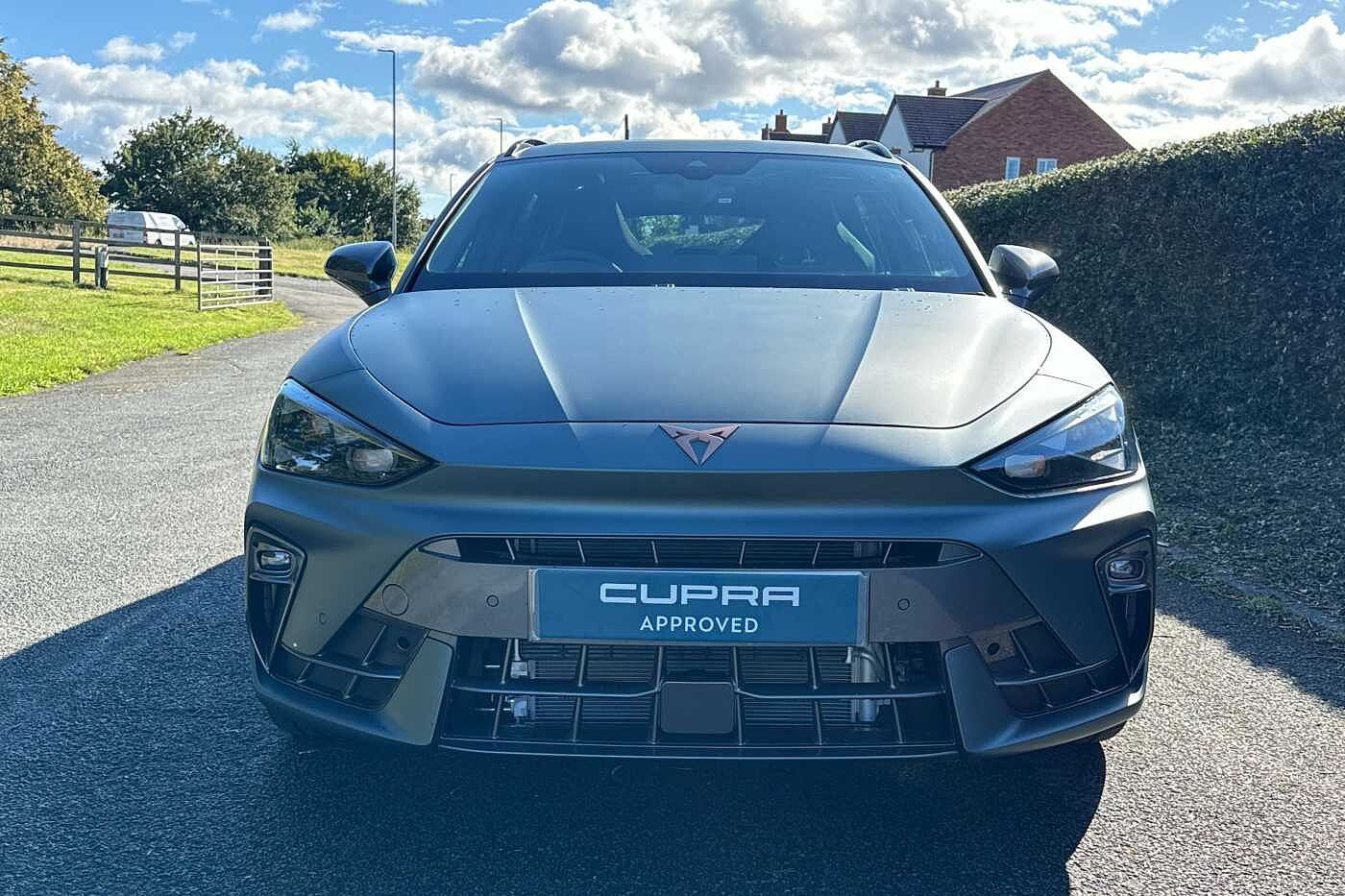 Cupra Leon Estate VZ First Edition 1.5 e-HYBRID DSG-auto 272 6-speed automatic *Matte Paint*