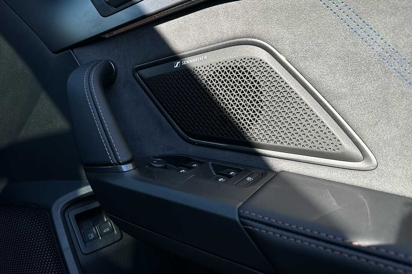 Cupra Leon Estate VZ First Edition 1.5 e-HYBRID DSG-auto 272 6-speed automatic *Matte Paint*