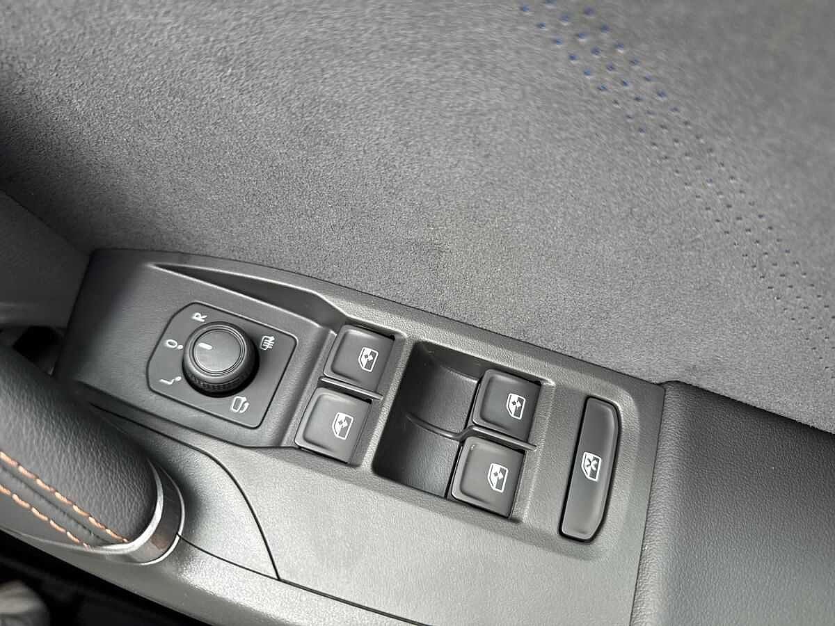 Cupra Leon NF 1.5 e-HYBRID (272ps) VZ1 DSG