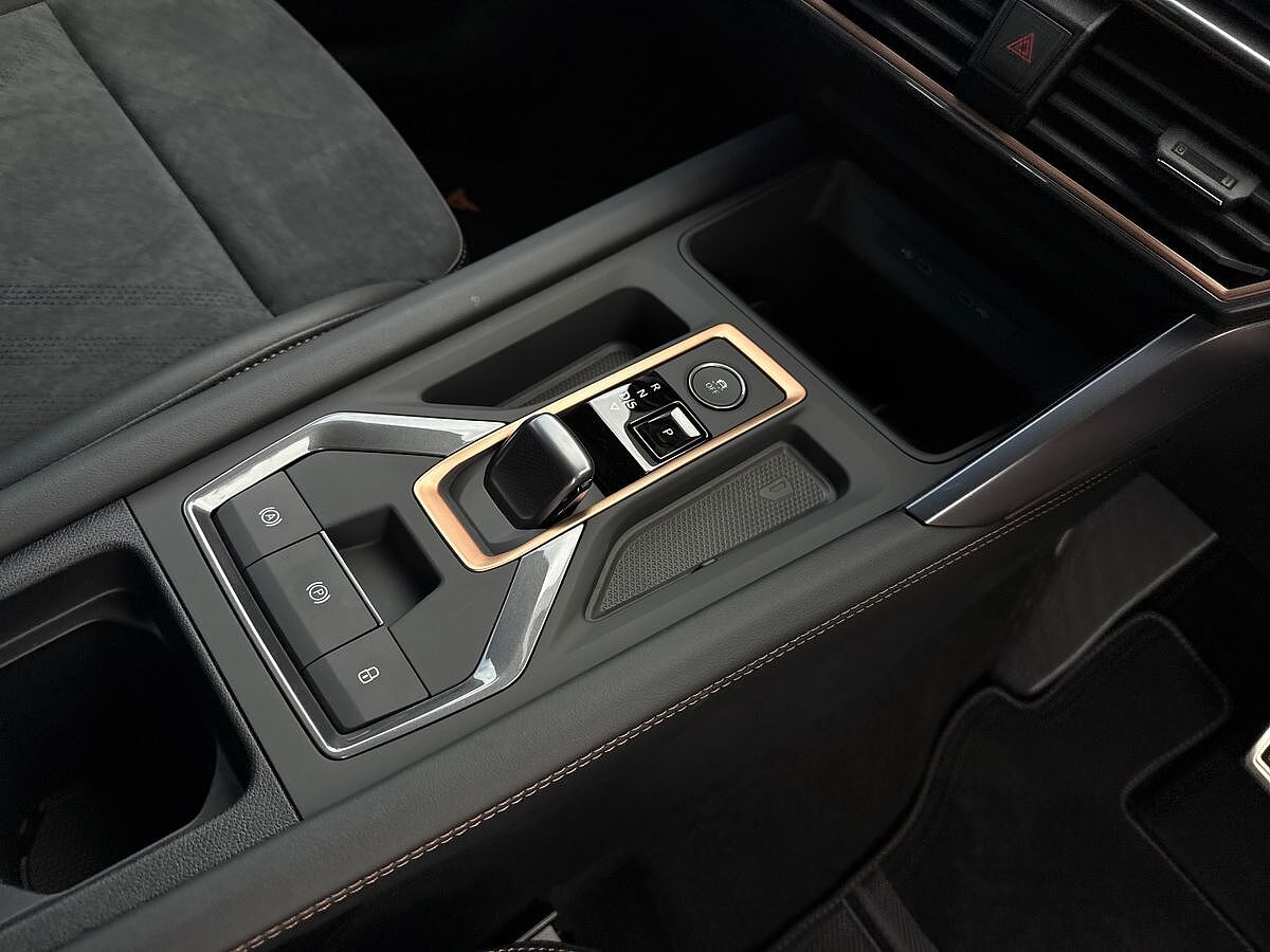 Cupra Leon NF 1.5 e-HYBRID (272ps) VZ1 DSG