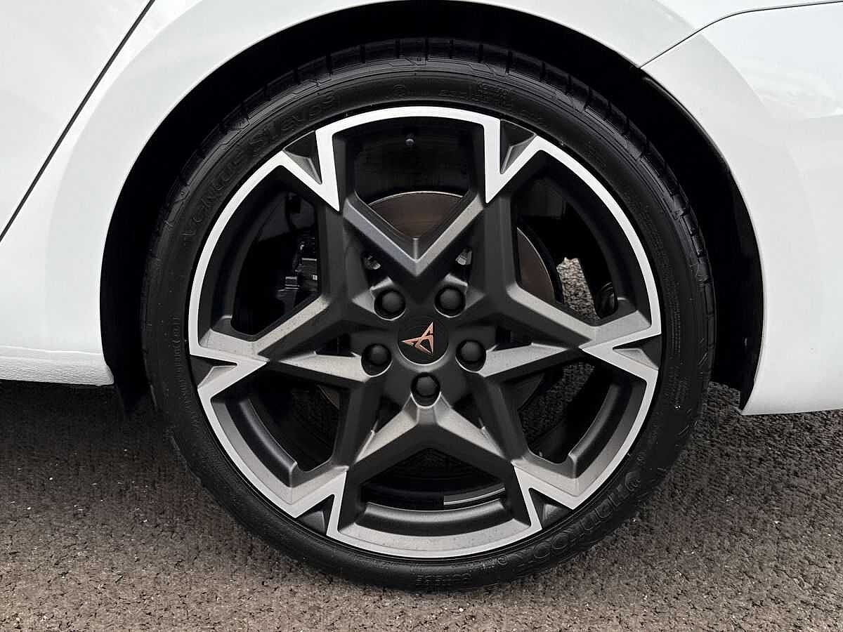 Cupra Leon NF 1.5 e-HYBRID (272ps) VZ1 DSG