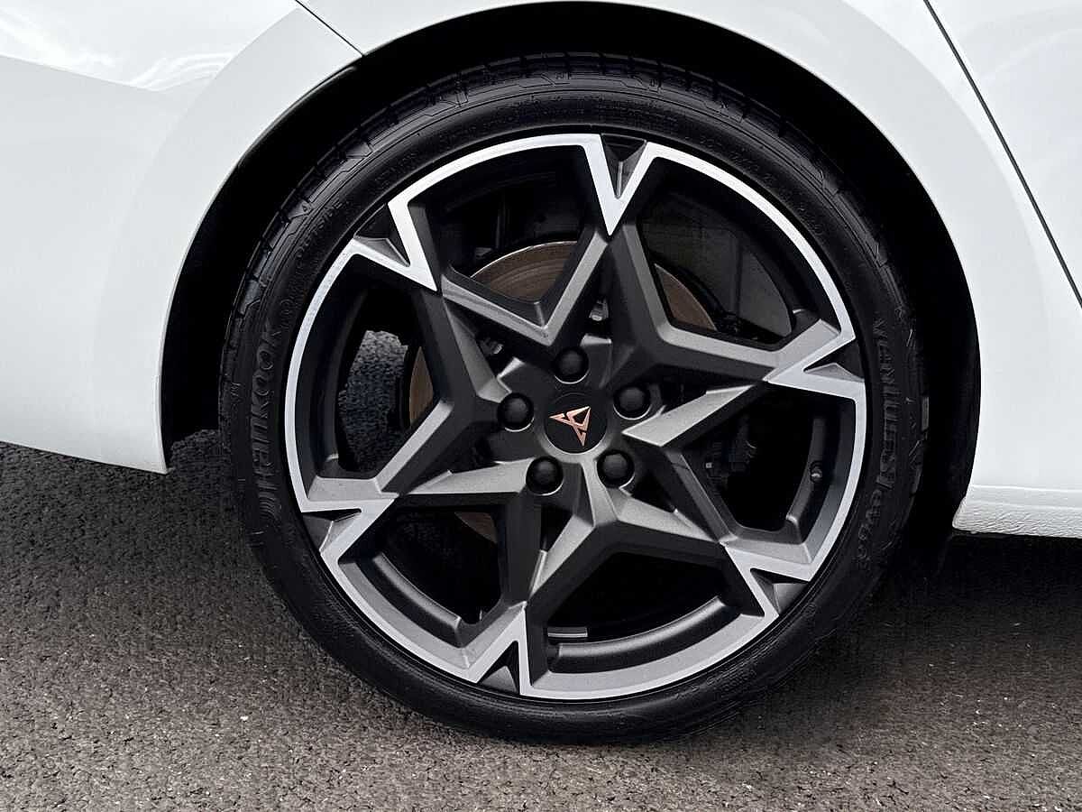 Cupra Leon NF 1.5 e-HYBRID (272ps) VZ1 DSG