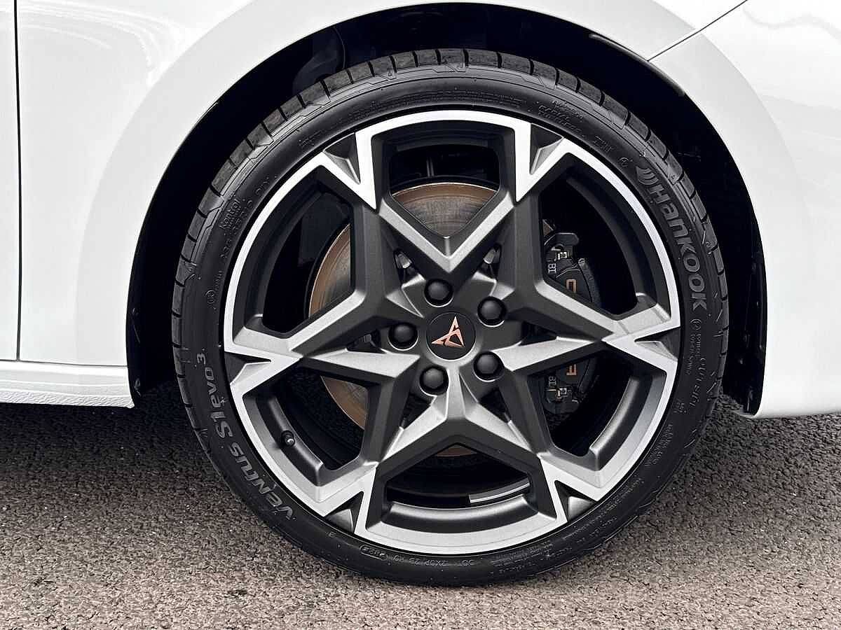 Cupra Leon NF 1.5 e-HYBRID (272ps) VZ1 DSG