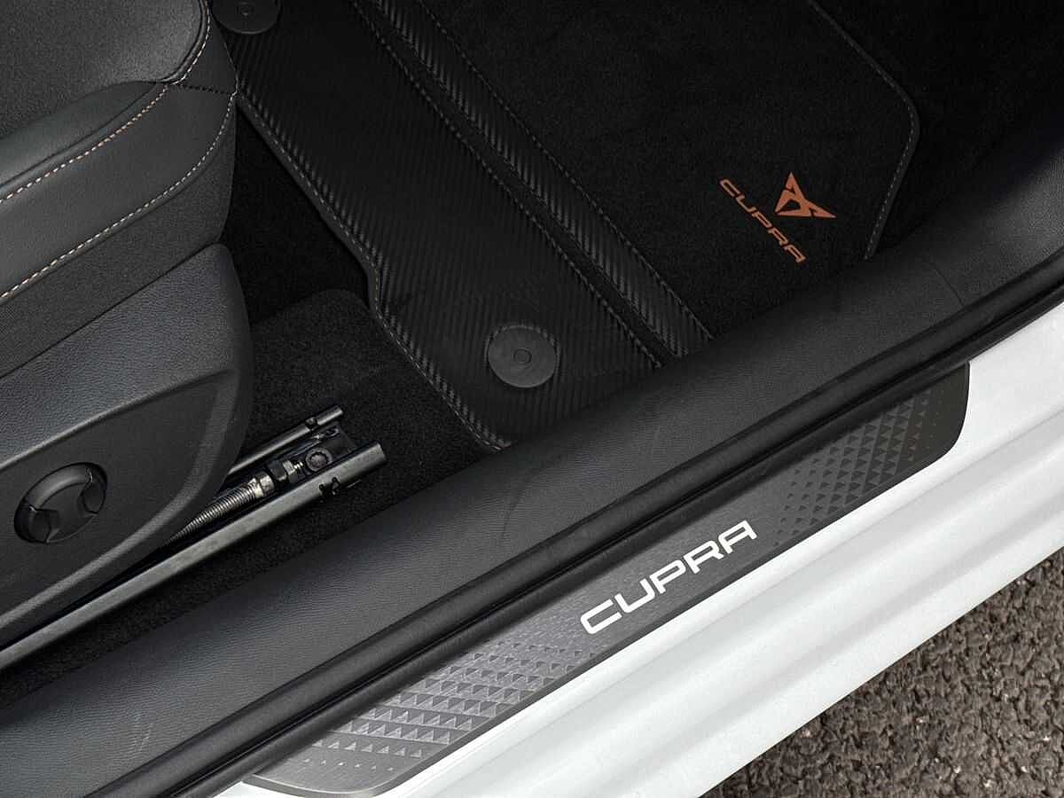 Cupra Leon NF 1.5 e-HYBRID (272ps) VZ1 DSG