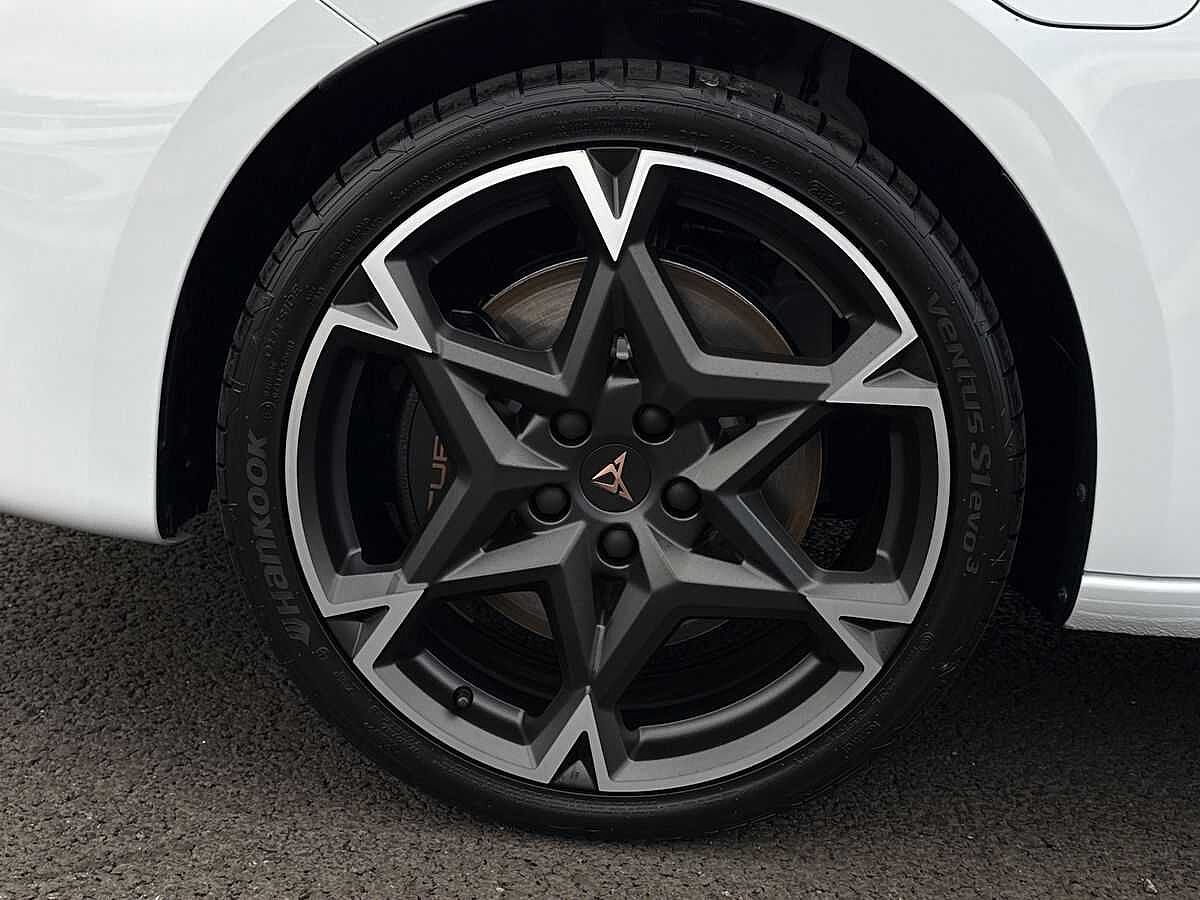 Cupra Leon NF 1.5 e-HYBRID (272ps) VZ1 DSG